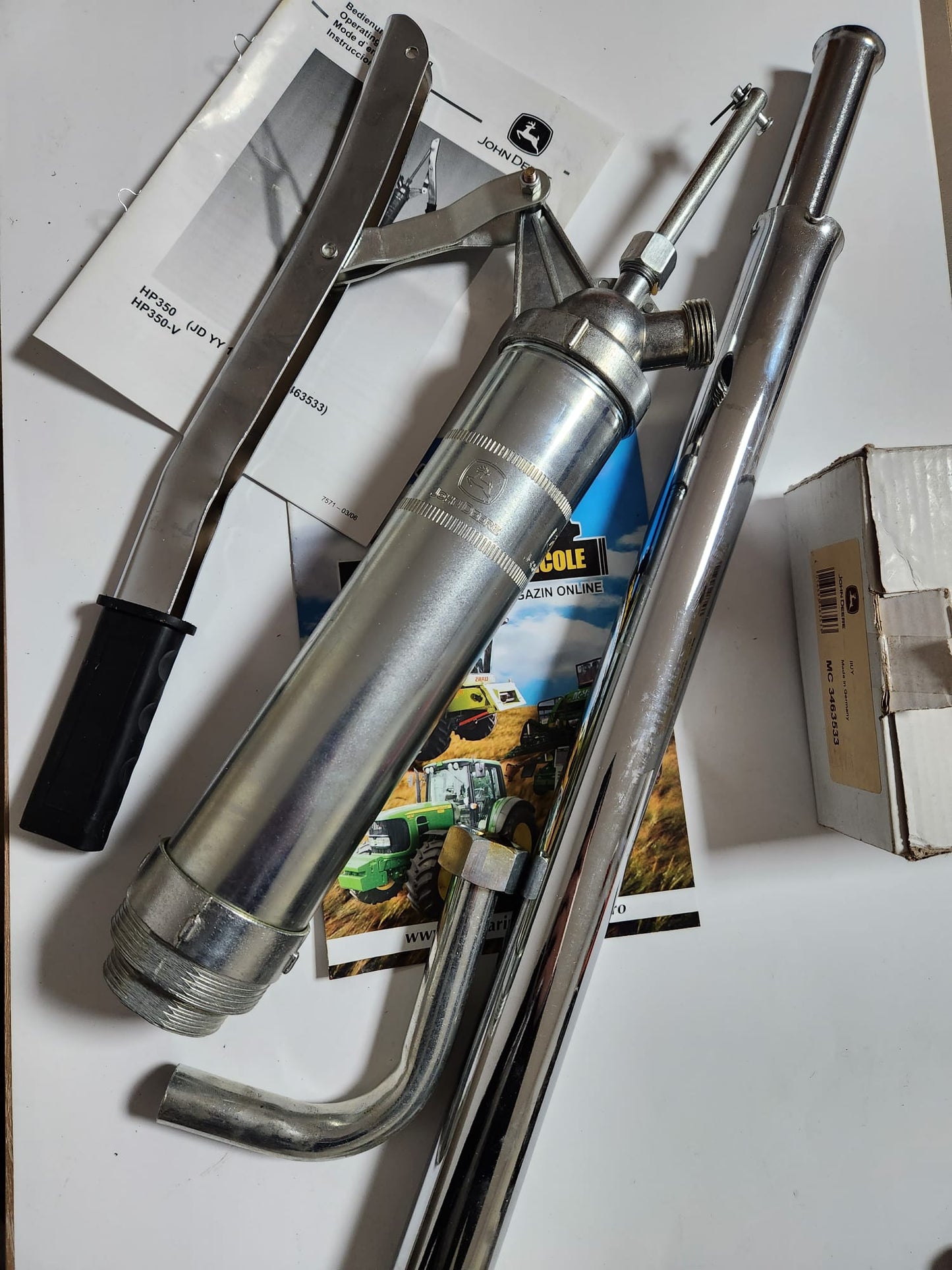 Pompa manuala pentru scos ulei din butoi John Deere - MC3463533